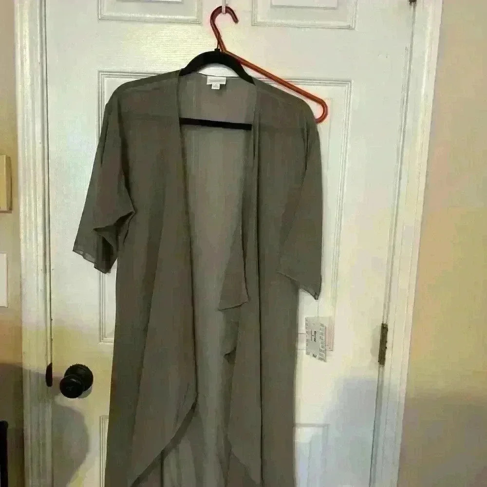LuLaRoe Shirley kimono sheer‎ gray small. New